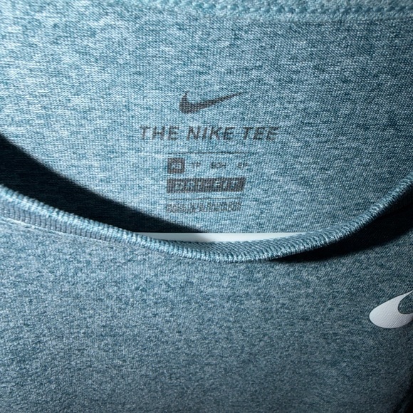 Women’s Nike Dri Fit Shirt Sleeve Shirt - Picture 3 of 3